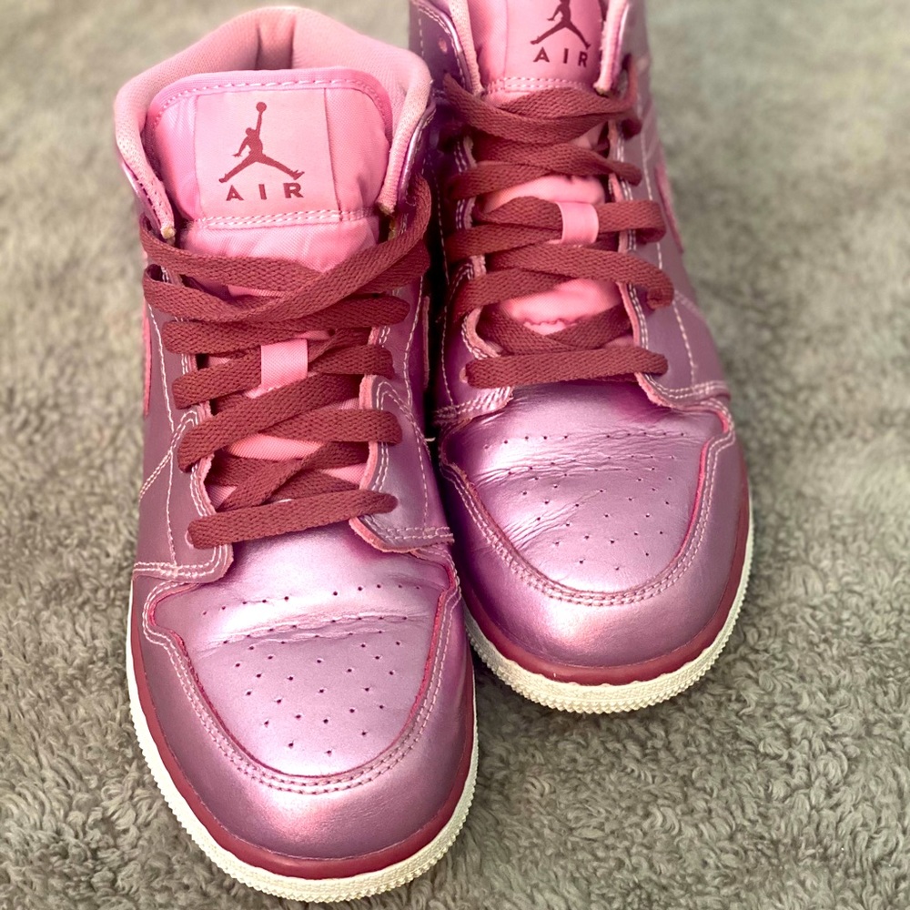 Air Jordan 1 MID SE GS 
“Pink Rise”